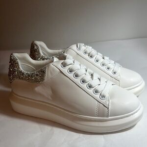 New Steve Madden Women's White Sneakers with Silver Accents size 8.5M